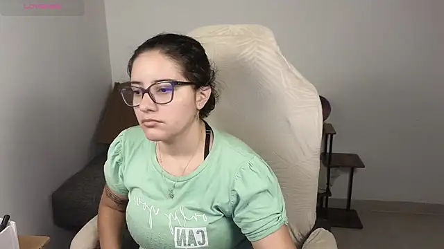 Snapshot of blue__moon_ chatting on October 29, 2025, 5:17 am blue moon online show from October 29, 2025, 5:17 am