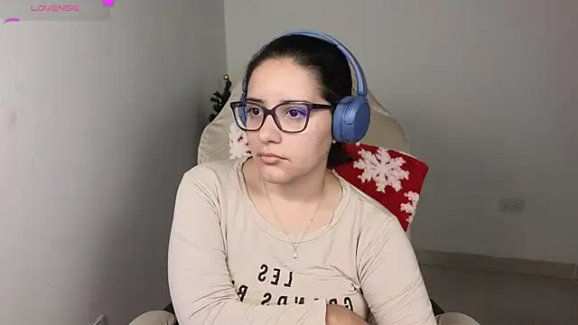 Snapshot of blue__moon_ chatting on December 15, 2025, 3:56 am blue moon online show from December 15, 2025, 3:56 am