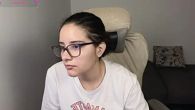 Snapshot of blue__moon_ chatting on November 2, 2025, 2:05 am blue moon online show from November 2, 2025, 2:05 am