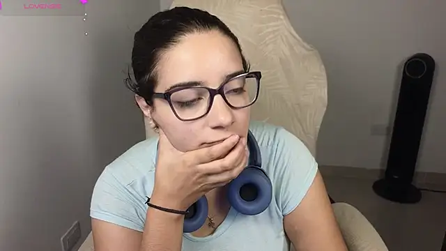 Snapshot of blue__moon_ chatting on November 15, 2025, 1:31 am blue moon online show from November 15, 2025, 1:31 am