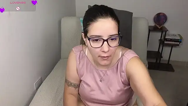 Snapshot of blue__moon_ chatting on February 6, 2026, 2:51 am blue moon online show from February 6, 2026, 2:51 am