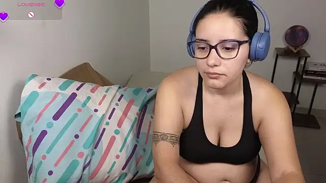 Snapshot of blue__moon_ chatting on February 28, 2026, 3:39 am blue moon online show from February 28, 2026, 3:39 am