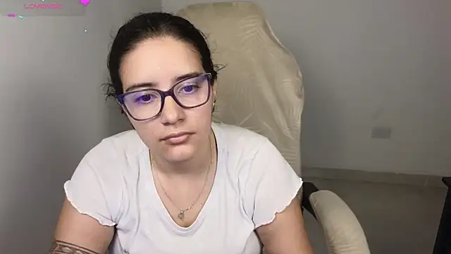 Snapshot of blue__moon_ chatting on November 25, 2025, 3:40 am blue moon online show from November 25, 2025, 3:40 am