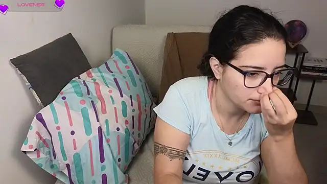 Snapshot of blue__moon_ chatting on February 3, 2026, 4:10 am blue moon online show from February 3, 2026, 4:10 am