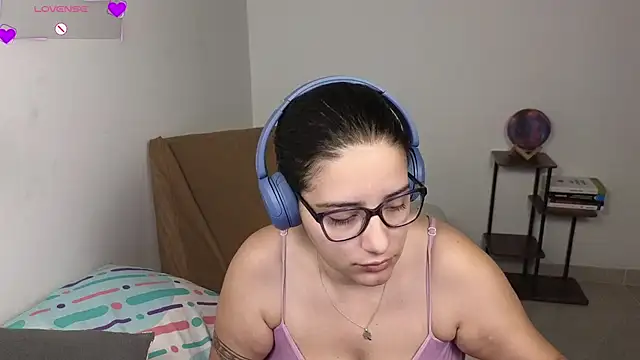 Snapshot of blue__moon_ chatting on February 15, 2026, 2:12 am blue moon online show from February 15, 2026, 2:12 am