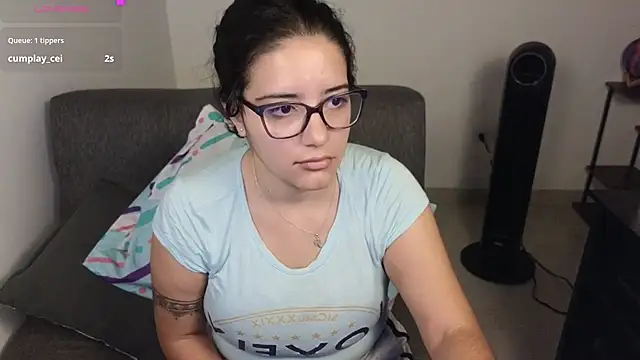 Snapshot of blue__moon_ chatting on November 10, 2025, 8:19 am blue moon online show from November 10, 2025, 8:19 am