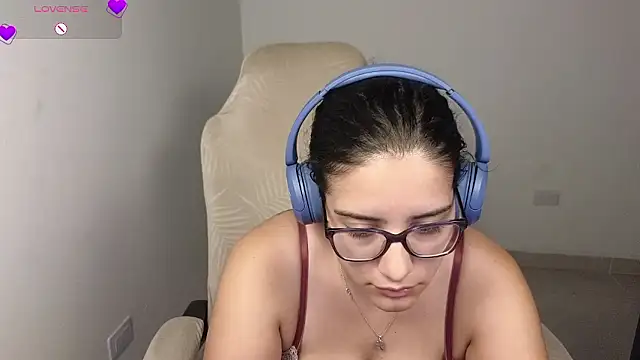 Snapshot of blue__moon_ chatting on January 10, 2026, 8:42 am blue moon online show from January 10, 2026, 8:42 am