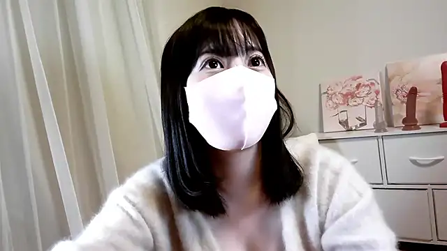 MOMO ROSE online show from September 20, 2025, 12:10 pm