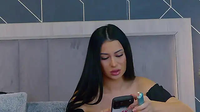 EmyLaveau online show from February 12, 2026, 6:35 am