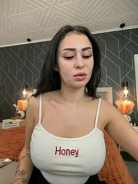 EmyLaveau online show from January 13, 2026, 6:17 am