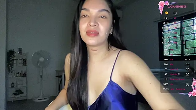 Snapshot of Rogueblaze chatting on December 14, 2025, 6:08 am Rogueblaze online show from December 14, 2025, 6:08 am