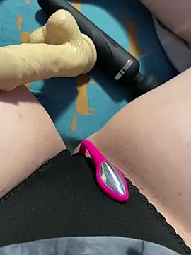 Snapshot of katcclovea chatting on December 16, 2025, 4:55 pm katcclovea online show from December 16, 2025, 4:55 pm