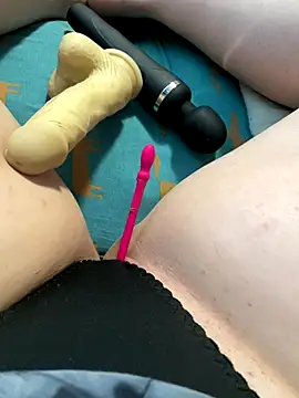 Snapshot of katcclovea chatting on December 14, 2025, 4:40 am katcclovea online show from December 14, 2025, 4:40 am