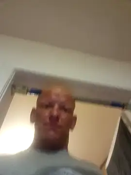 szaoonybyczek online show from November 18, 2025, 1:43 am