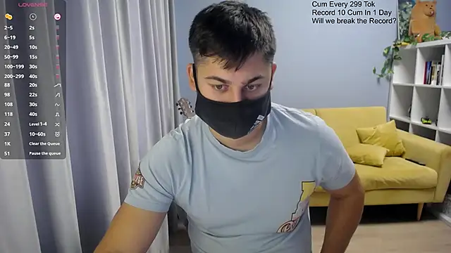 Snapshot of Tomguys chatting on November 18, 2025, 8:06 am Tomguys online show from November 18, 2025, 8:06 am