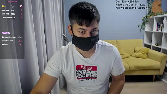 Snapshot of Tomguys chatting on November 23, 2025, 8:46 am Tomguys online show from November 23, 2025, 8:46 am