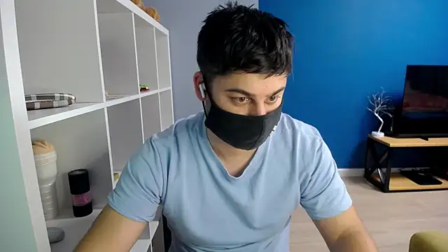 Snapshot of Tomguys chatting on March 18, 2025, 7:33 pm Tomguys online show from March 18, 2025, 7:33 pm