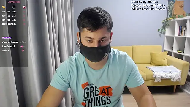 Snapshot of Tomguys chatting on November 29, 2025, 8:20 pm Tomguys online show from November 29, 2025, 8:20 pm