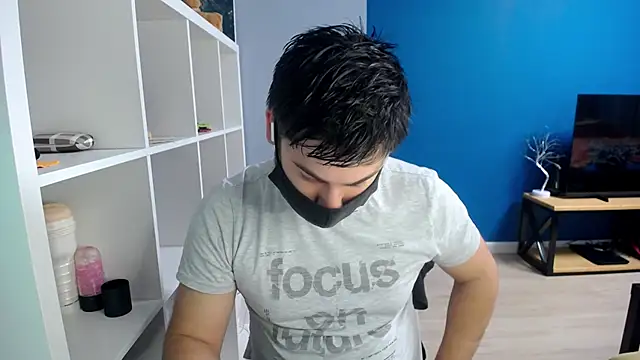 Snapshot of Tomguys chatting on March 22, 2025, 3:53 pm Tomguys online show from March 22, 2025, 3:53 pm