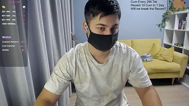 Snapshot of Tomguys chatting on December 4, 2025, 6:56 am Tomguys online show from December 4, 2025, 6:56 am