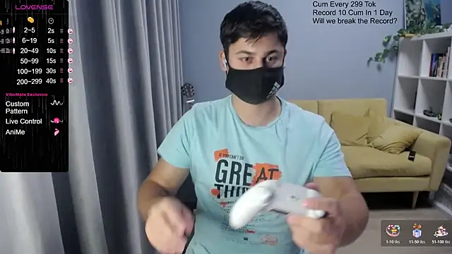 Snapshot of Tomguys chatting on November 4, 2025, 7:39 pm Tomguys online show from November 4, 2025, 7:39 pm