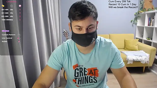 Snapshot of Tomguys chatting on November 30, 2025, 8:26 am Tomguys online show from November 30, 2025, 8:26 am