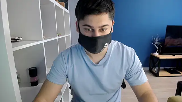 Snapshot of Tomguys chatting on March 20, 2025, 8:42 am Tomguys online show from March 20, 2025, 8:42 am