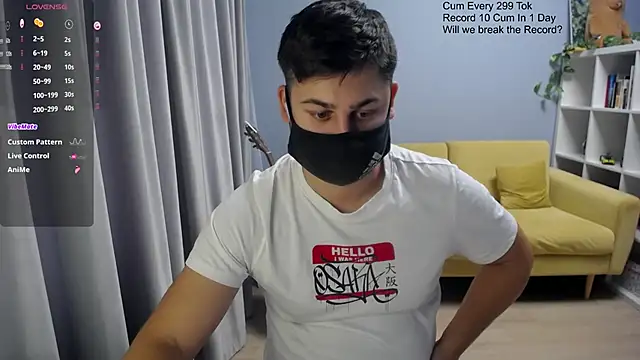 Snapshot of Tomguys chatting on November 24, 2025, 11:54 am Tomguys online show from November 24, 2025, 11:54 am