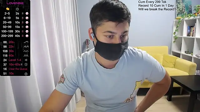 Snapshot of Tomguys chatting on October 20, 2025, 7:20 am Tomguys online show from October 20, 2025, 7:20 am