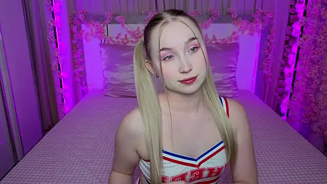 Snapshot of LilyStarlight chatting on July 5, 2026, 4:30 am LilyStarlight online show from July 5, 2026, 4:30 am
