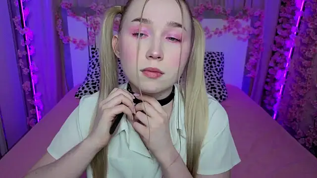 Snapshot of LilyStarlight chatting on April 14, 2026, 3:44 am LilyStarlight online show from April 14, 2026, 3:44 am