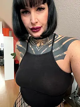 InkedBiitch online show from January 12, 2026, 9:38 am