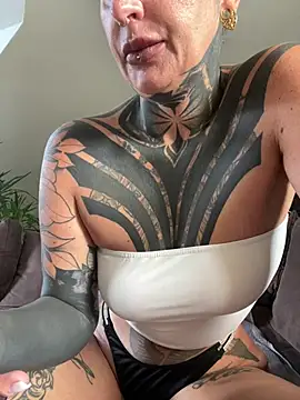 Snapshot of InkedBiitch chatting on June 29, 2026, 9:05 am InkedBiitch online show from June 29, 2026, 9:05 am