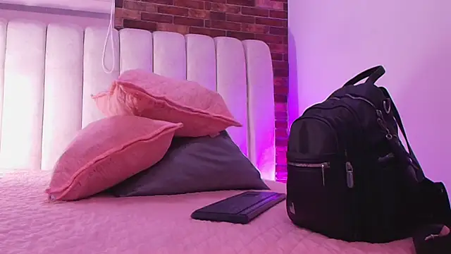  ebony-queen  online show from April 17, 2026, 3:09 am