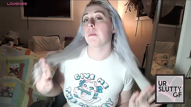 Snapshot of ursluttygf chatting on November 16, 2025, 2:27 am ursluttygf online show from November 16, 2025, 2:27 am