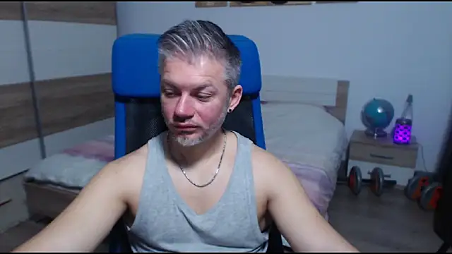 Snapshot of RobbyShawz chatting on November 14, 2025, 7:45 am RobbyShawz online show from November 14, 2025, 7:45 am