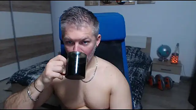 Snapshot of RobbyShawz chatting on November 9, 2025, 5:44 am RobbyShawz online show from November 9, 2025, 5:44 am