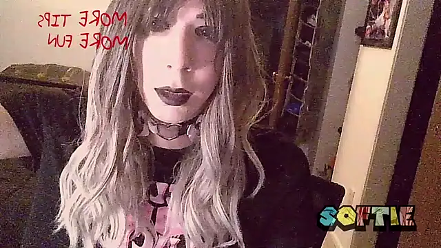 Snapshot of crystalxh chatting on April 10, 2026, 11:34 pm crystalxh online show from April 10, 2026, 11:34 pm