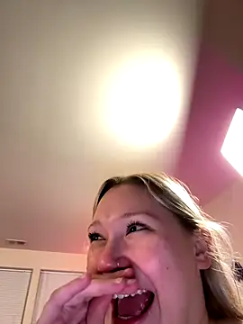 Snapshot of PiggyRose chatting on December 18, 2025, 11:19 pm PiggyRose online show from December 18, 2025, 11:19 pm