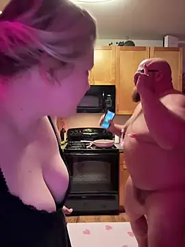 Snapshot of PiggyRose chatting on January 8, 2026, 11:44 pm PiggyRose online show from January 8, 2026, 11:44 pm