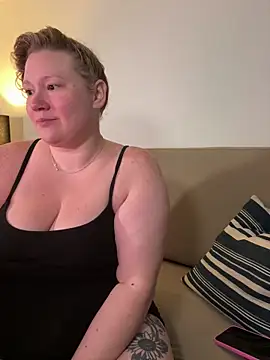 PiggyRose online show from May 15, 2026, 11:03 pm