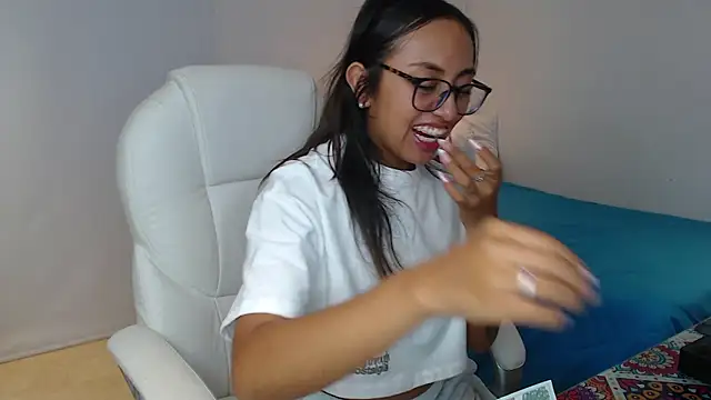 Snapshot of Gabi_morales chatting on February 10, 2025, 3:35 am Gabi morales online show from February 10, 2025, 3:35 am