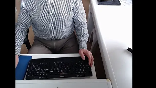 dutchpornking online show from April 10, 2026, 6:31 am