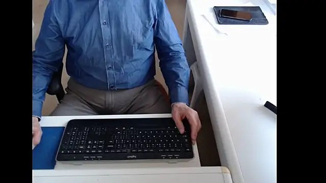 dutchpornking online show from March 27, 2026, 7:28 am