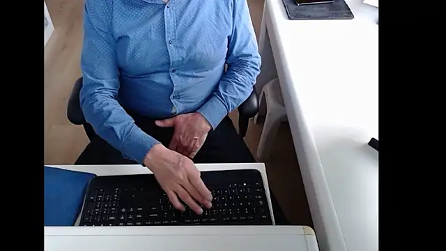 dutchpornking online show from March 7, 2026, 7:26 am