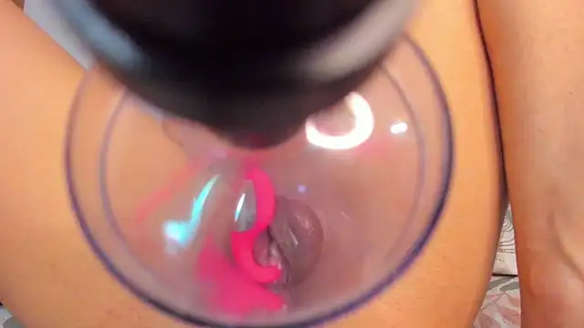 Snapshot of iamvicky_4 chatting on March 4, 2026, 4:31 am iamvicky 4 online show from March 4, 2026, 4:31 am