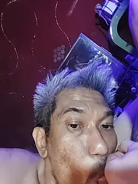 Snapshot of UncleHusz chatting on October 13, 2025, 8:10 pm UncleHusz online show from October 13, 2025, 8:10 pm