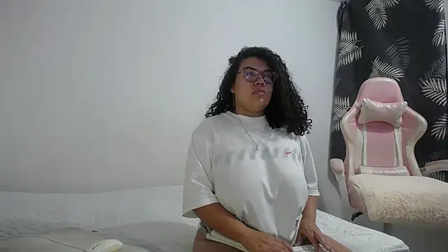 mabigomez00 online show from October 25, 2025, 9:19 am