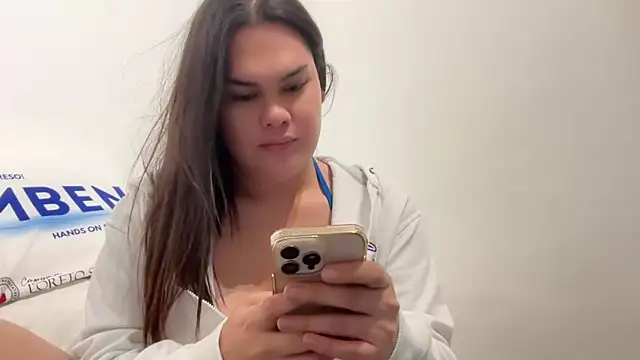 Snapshot of enourmousSAM chatting on September 11, 2025, 8:14 am enourmousSAM online show from September 11, 2025, 8:14 am