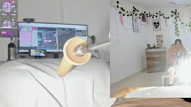 Snapshot of sofi_velez chatting on November 22, 2025, 5:23 pm sofi velez online show from November 22, 2025, 5:23 pm